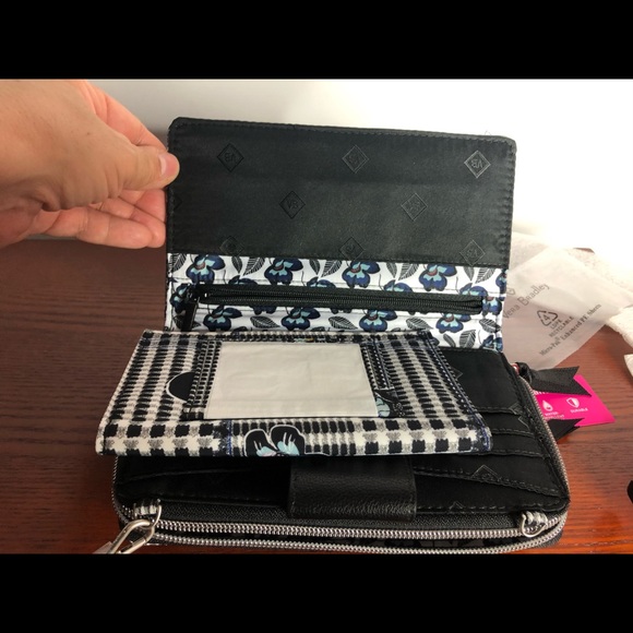 Vera Bradley Wristlet w: Tons of Pockets/Space ! - Picture 9 of 12